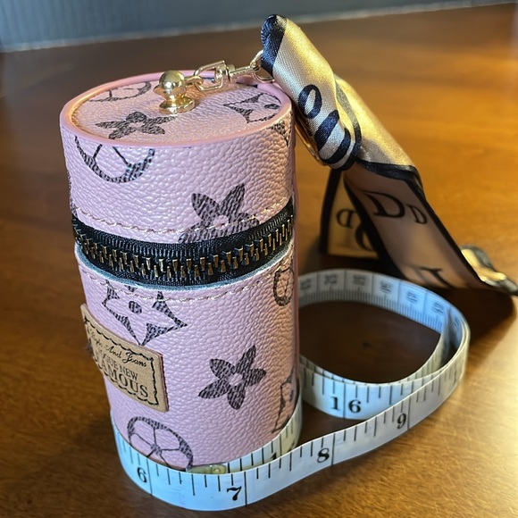 Pocketbook Charm. Pink Mini Cylinder. Zippered. NWOT - Picture 10 of 11